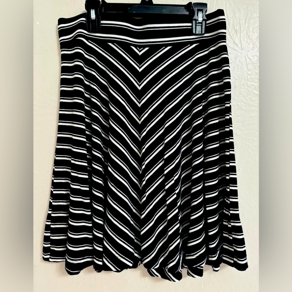 Ann Taylor LOFT Womens Skirt Sz Small Black White Stripe Pull On Rayon Blend